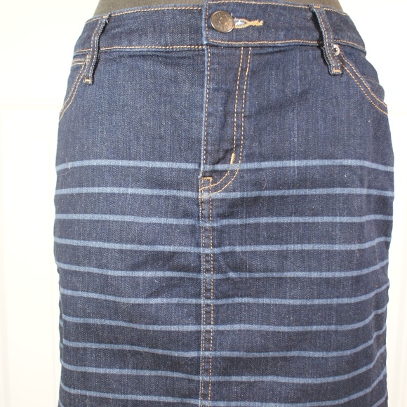 Fossil Denim Skirt - Picture 1 of 3